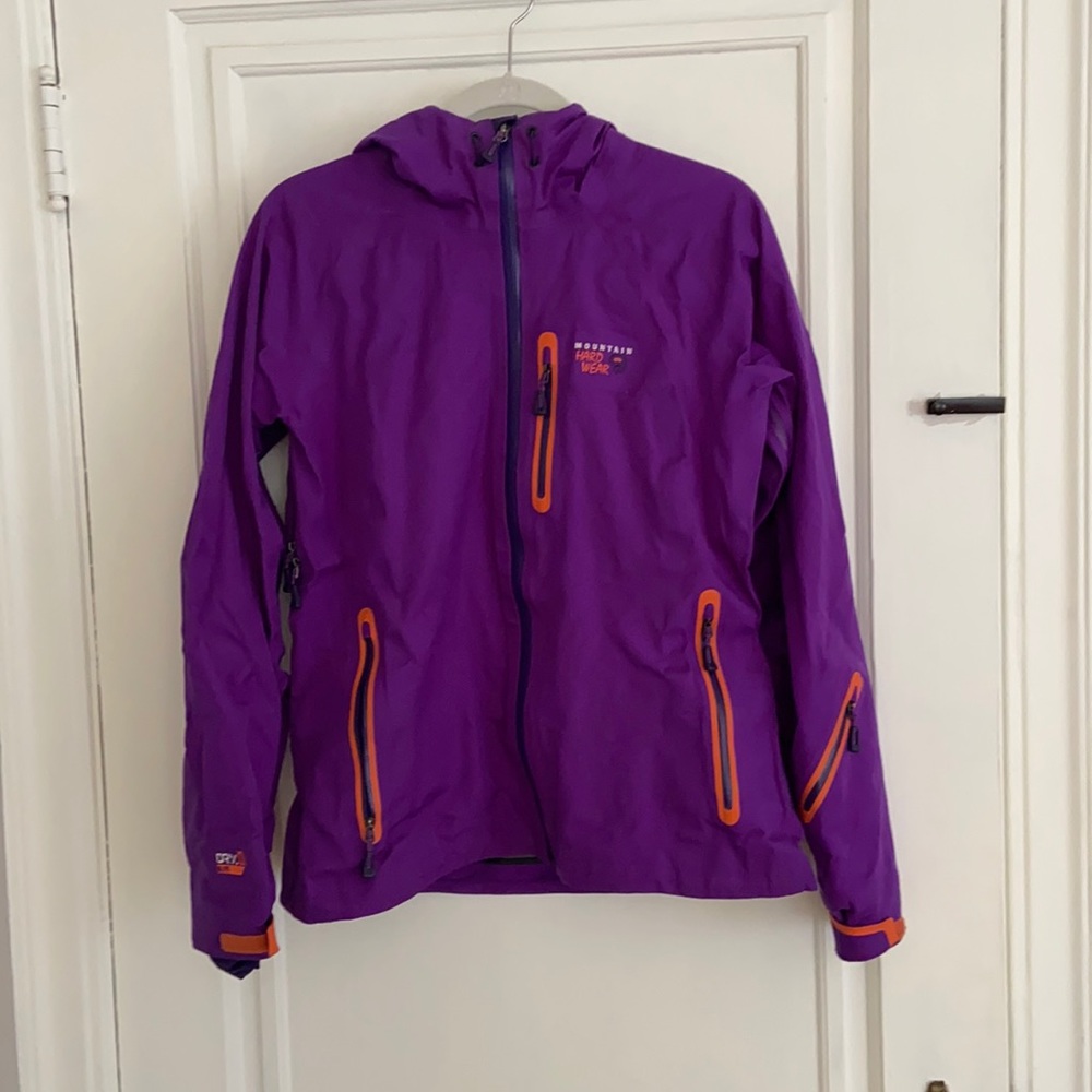 Women’s Mountain Hardwear Ski/Snowboard jacket